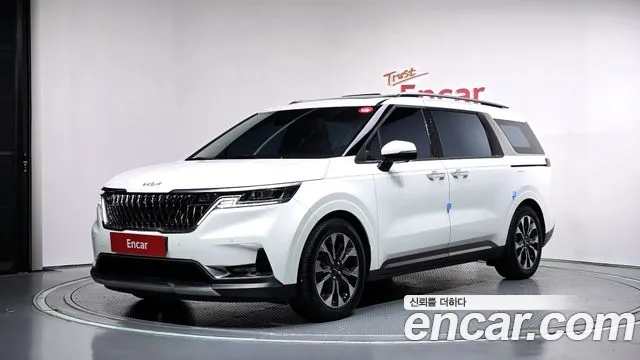 Kia Canival 2023 — photo 1