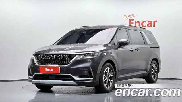 Kia Canival 2023 — photo 1
