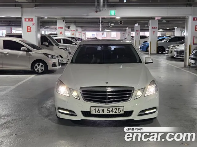 Mercedes-Benz E-Class 2011 — photo 1