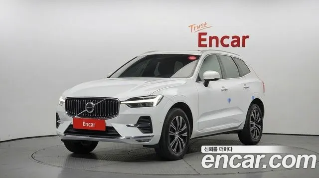 Volvo XC60 2022 — photo 1