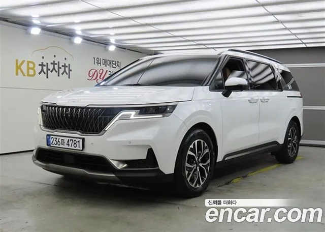 Kia Canival 2023 — photo 1