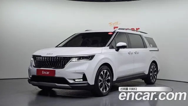 Kia Canival 2023 — photo 1