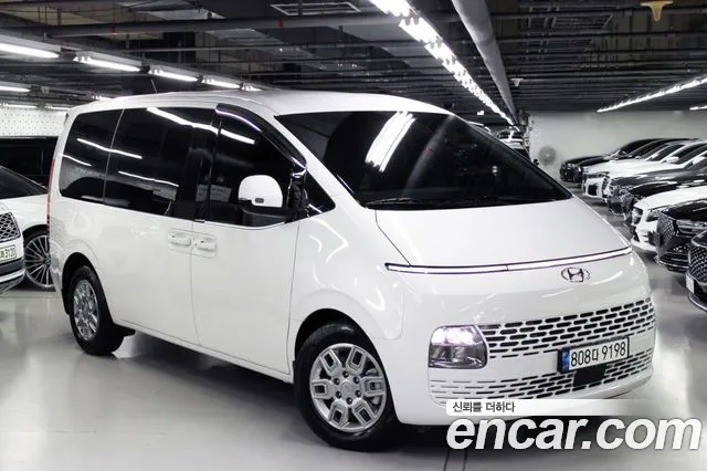 Hyundai Staria 2023 — photo 1