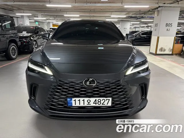 Lexus RX 2023 — photo 1