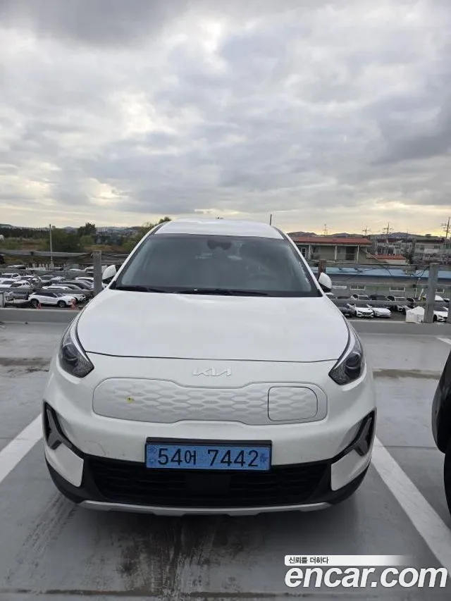 Kia Niro 2023 — photo 1