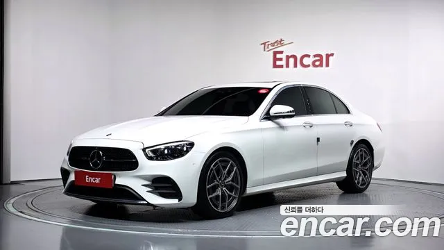 Mercedes-Benz E-Class 2022 — photo 1