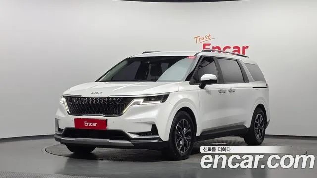 Kia Canival 2023 — photo 1