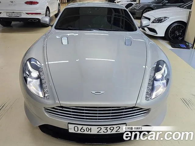 Aston Martin DB9 2016 — photo 1