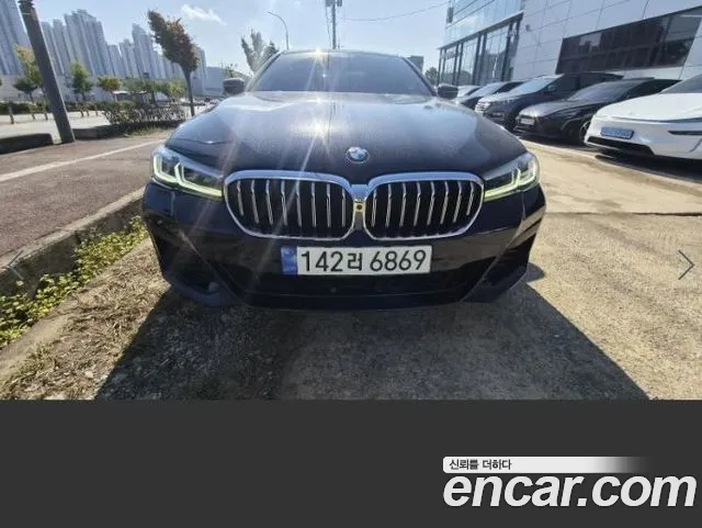 BMW 5-Series 2023 — photo 1