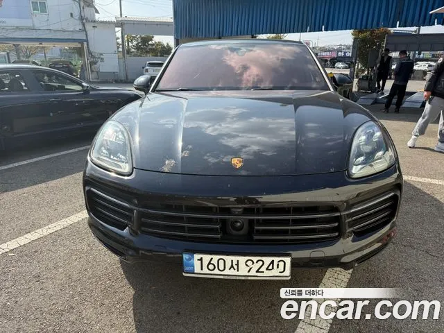 Porsche Cayenne 2022 — photo 1
