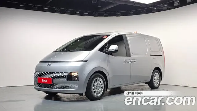 Hyundai Staria 2023 — photo 1