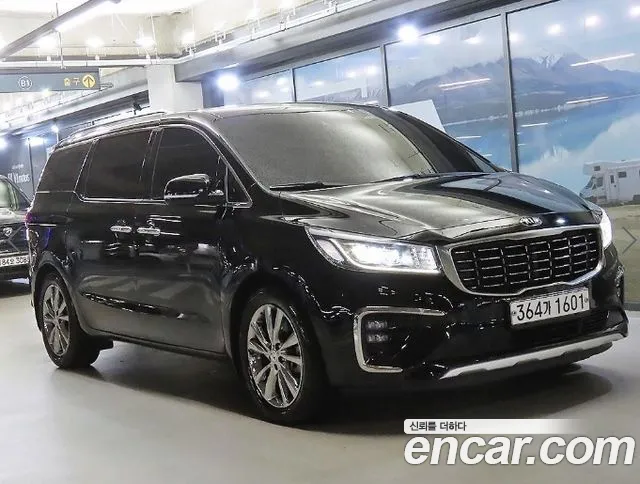Kia Canival 2019 — photo 1