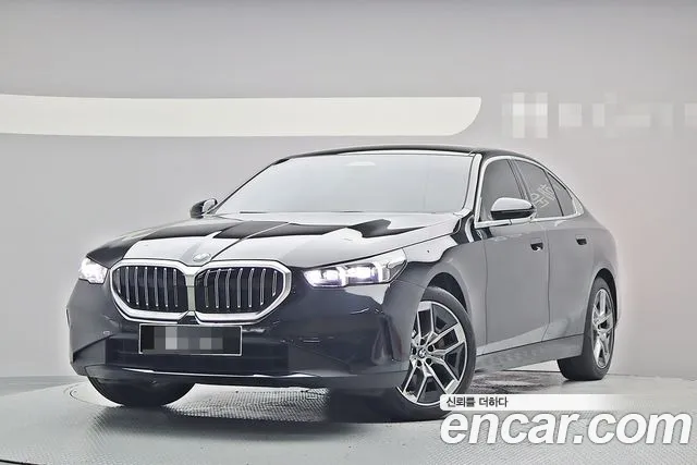 BMW 5-Series 2024 — photo 1