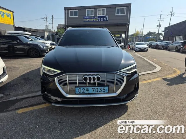 Audi e-tron 2020 — photo 1