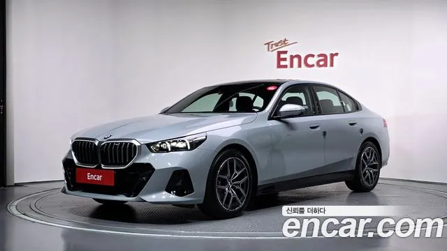BMW 5-Series 2027 — photo 1