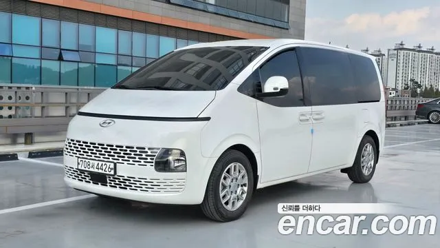Hyundai Staria 2022 — photo 1