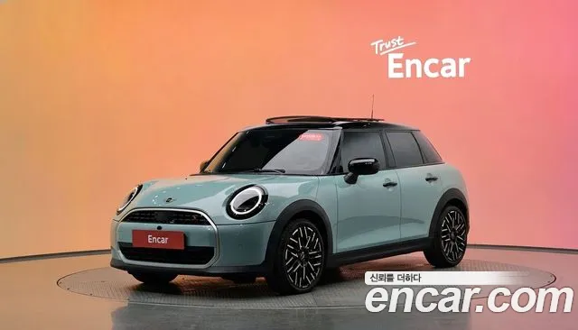 Mini Cooper 2025 — photo 1