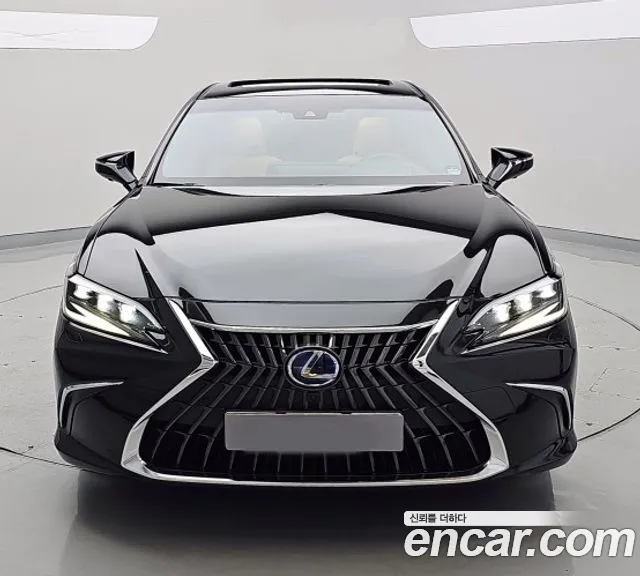 Lexus ES 2022 — photo 1