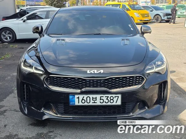 Kia Stinger 2023 — photo 1