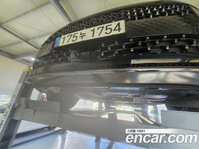 Hyundai Staria 2023 — photo 1