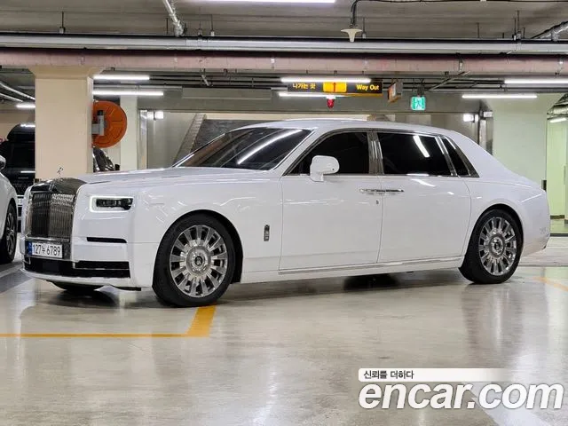 Rolls-Royce Phantom 2022 — photo 1