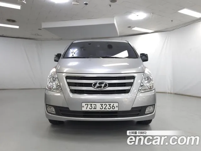 Hyundai Starex 2017 — photo 1