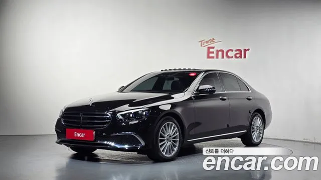 Mercedes-Benz E-Class 2023 — photo 1