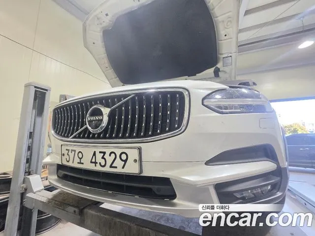 Volvo V90 2019 — photo 1