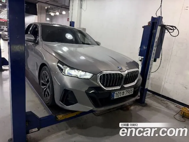 BMW 5-Series 2026 — photo 1