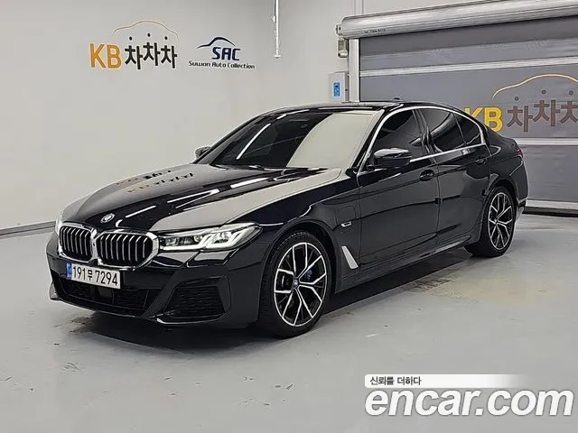 BMW 5-Series 2022 — photo 1