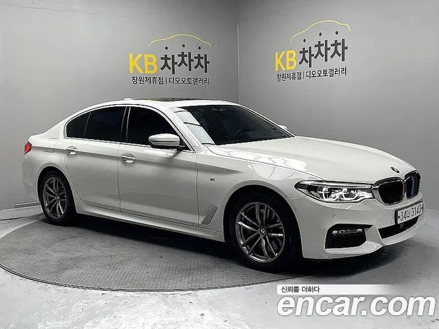 BMW 5-Series 2018 — photo 1
