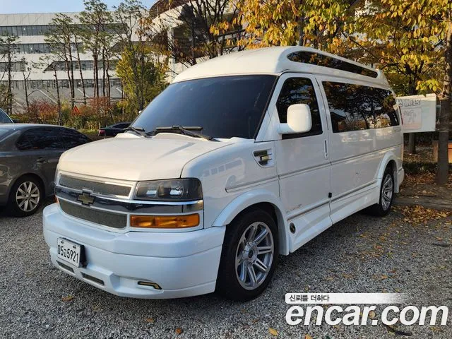 Chevrolet Express Van 2019 — photo 1