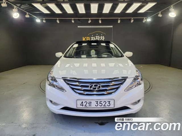 Hyundai Sonata 2010 — photo 1