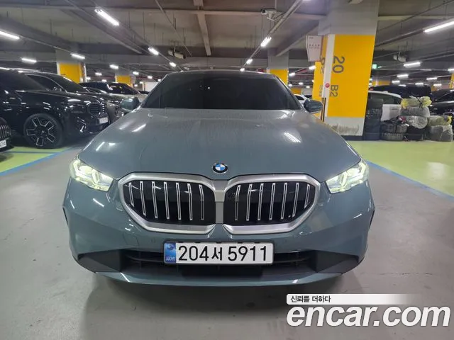 BMW 5-Series 2025 — photo 1