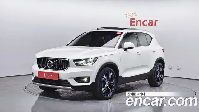 Volvo XC40 2021 — photo 1
