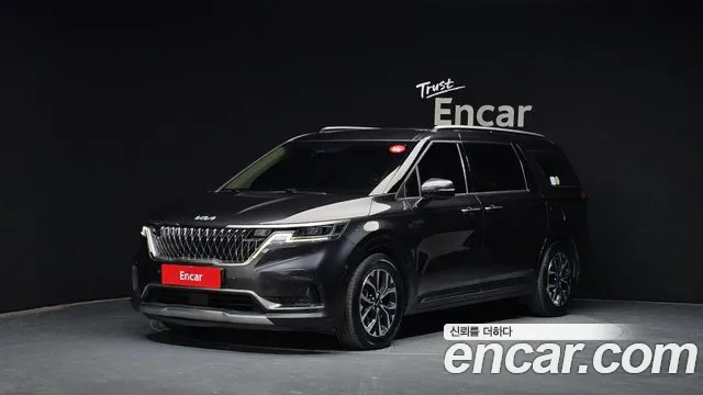 Kia Canival 2023 — photo 1