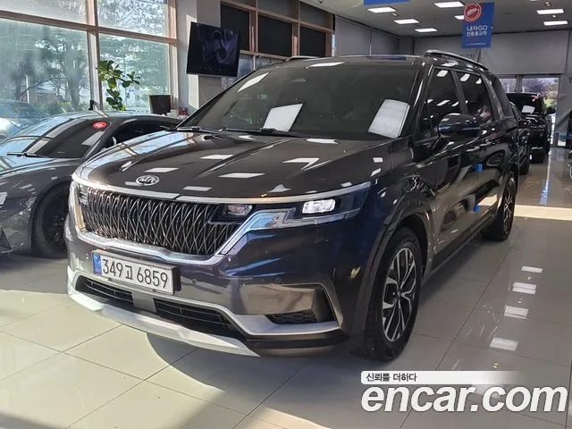 Kia Canival 2021 — photo 1