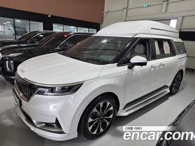 Kia Canival 2023 — photo 1