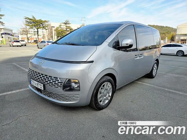 Hyundai Staria 2023 — photo 1