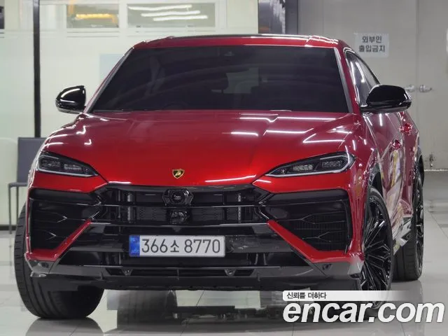 Lamborghini Urus 2025 — photo 1