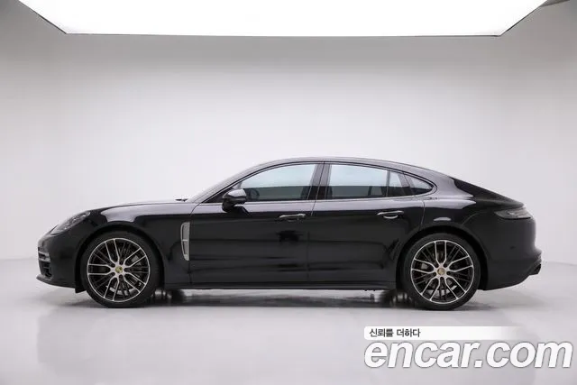 Porsche Panamera 2023 — photo 1