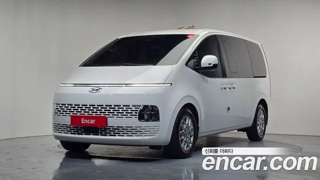 Hyundai Staria 2024 — photo 1