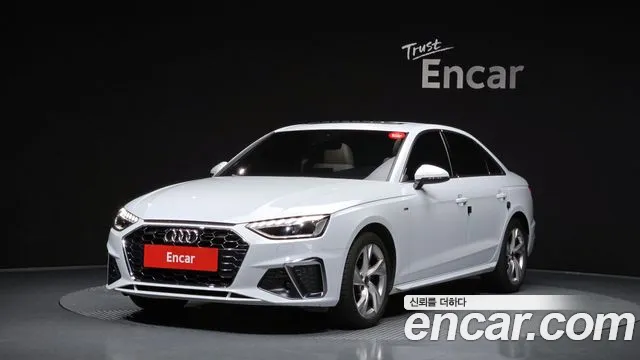 Audi A4 2022 — photo 1