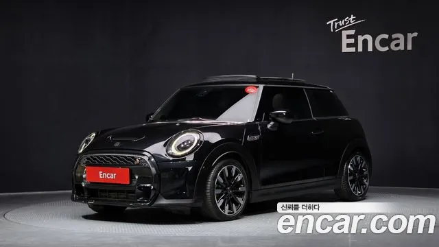 Mini Cooper 2023 — photo 1