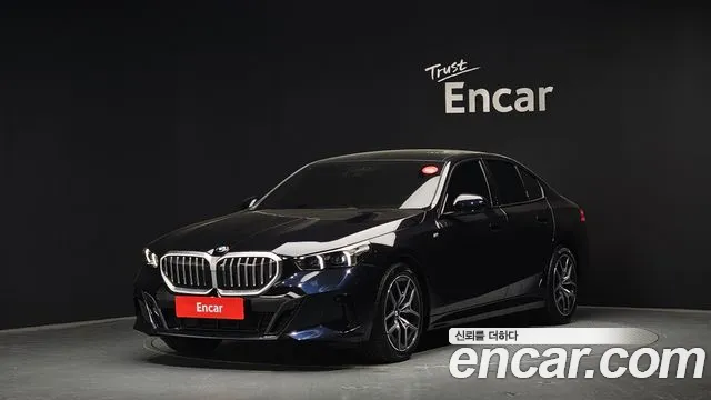 BMW 5-Series 2025 — photo 1