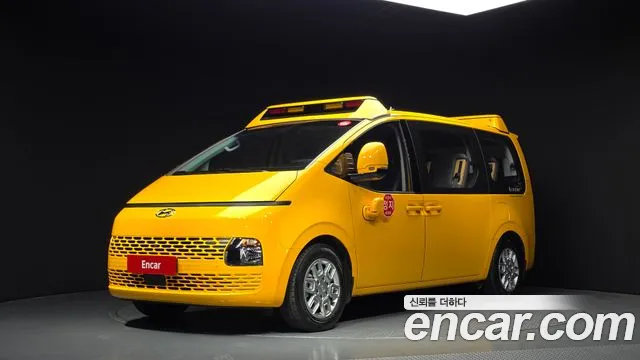 Hyundai Staria 2024 — photo 1