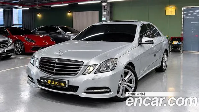 Mercedes-Benz E-Class 2011 — photo 1