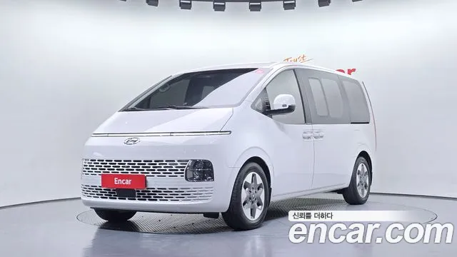 Hyundai Staria 2023 — photo 1