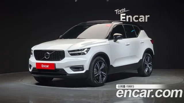 Volvo XC40 2021 — photo 1