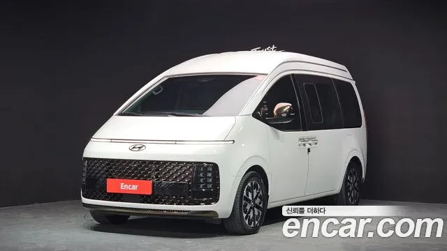 Hyundai Staria 2023 — photo 1